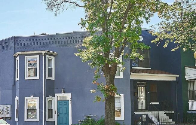 Lovely 2 BR/2 BA Apartment in Shaw!
