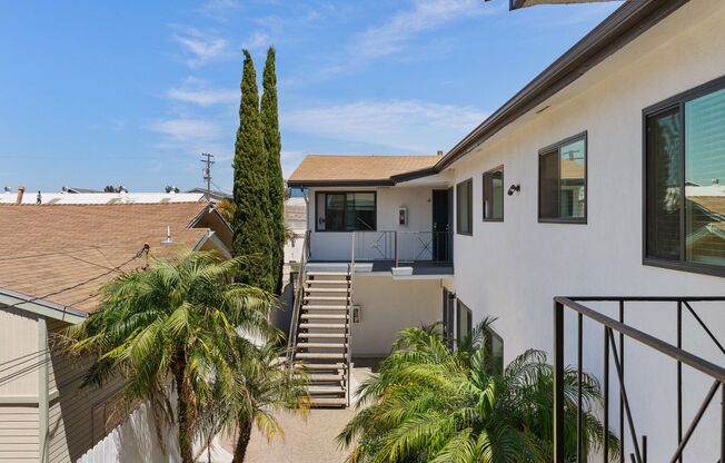 2 beds, 1 bath, 733 sqft, $2,195, Unit 07