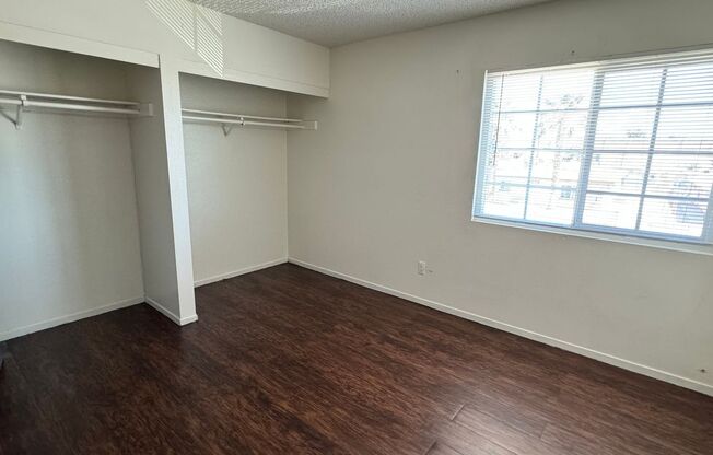 2 beds, 1 bath, $1,200, Unit 2100 Stewart Ave #C