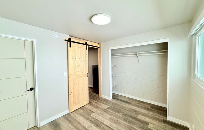 Queen Villa Apartments - Queen Needle, LLC