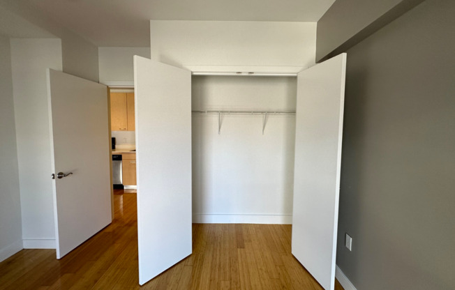 1 bed, 1 bath, $3,400, Unit 105