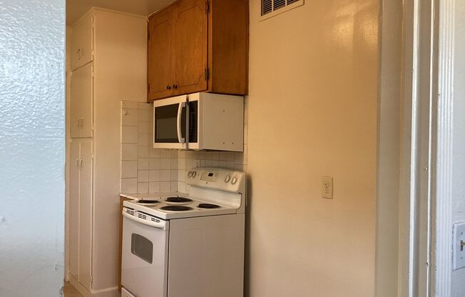 2 beds, 1 bath, $1,350, Unit 3452