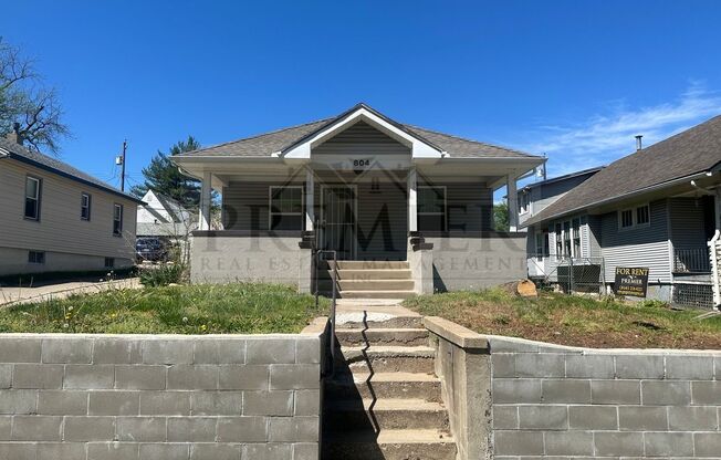 804 S Hardy Ave Independence MO -2 bed / 1 bath House with well kept interior -  $1100 Rent