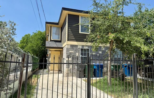3107 W Travis St , San Antonio, Texas 78207