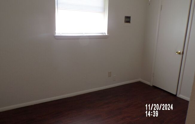 3 beds, 1 bath, $895