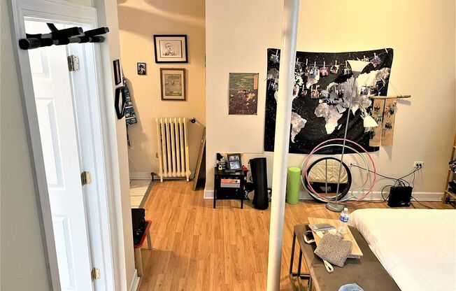 Studio, 1 bath, 750 sqft, $1,300, Unit 4400-G