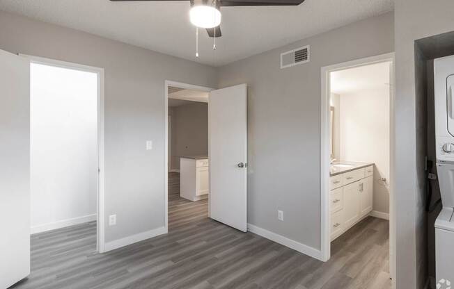 A room with a ceiling fan and a washing machine.