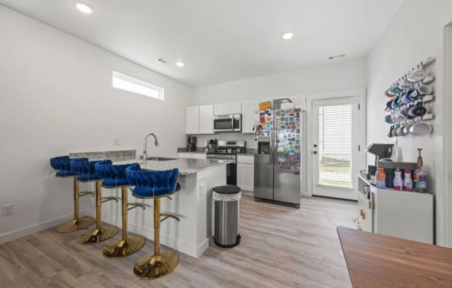 BEAUTIFUL 3 Bedroom 2.5 Bath 2-story home located in Bentonville!!!! **MOVE IN SPECIAL!!!***