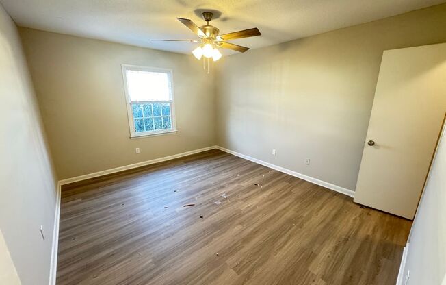 1 bed, 1 bath, 615 sqft, $1,050, Unit 821 Oakwood Villa