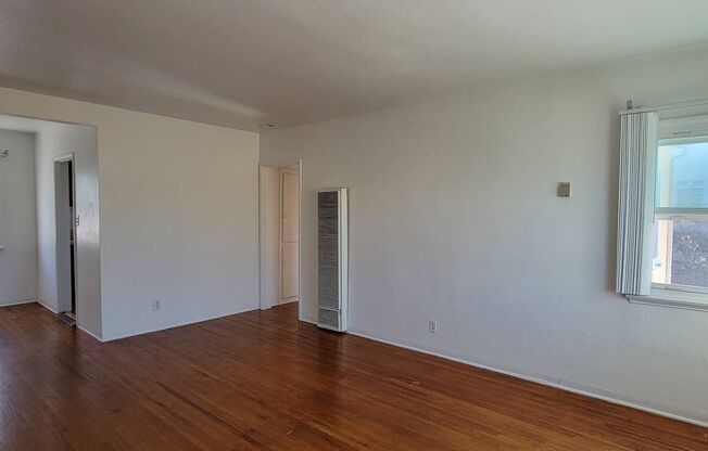 2218 CHATSWORTH BLVD