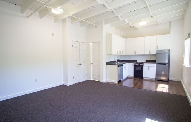 Bright 2nd Floor Corner Studio w/Modern Appliances, A/C, + D/W!