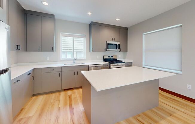 1221 7th St SE