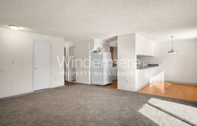 **MOVE IN SPECIAL** 1/2 OFF 1ST FULL MONTH'S RENT**Mission East Apts 2 br/1 bath ground floor + WD in unit