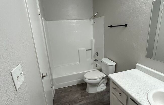 2 beds, 2 baths, 1,120 sqft, $1,250, Unit 215M