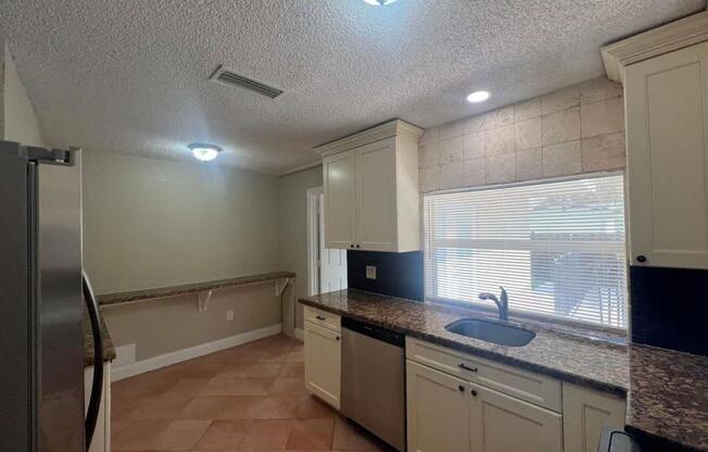 11360 NW 37 PL