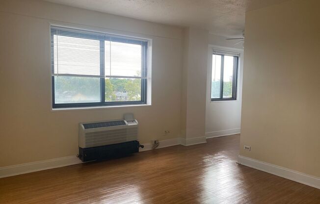 1 bed, 1 bath, $995, Unit 0704