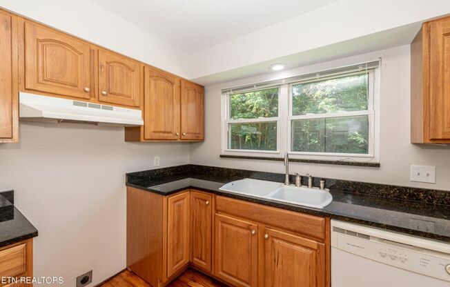 3 beds, 1 bath, $1,750