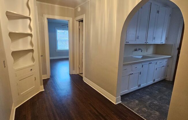 2 beds, 1 bath, 1,200 sqft, $1,250, Unit 1115 S Gary Pl