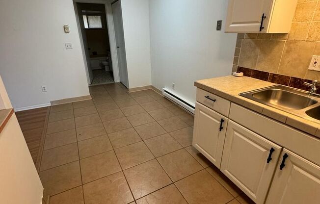 1 bed, 1 bath, 730 sqft, $1,300, Unit UNIT 15