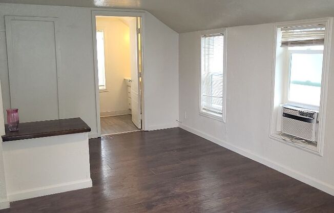 1 bed, 1 bath, $1,095, Unit 747 Willow Street #8