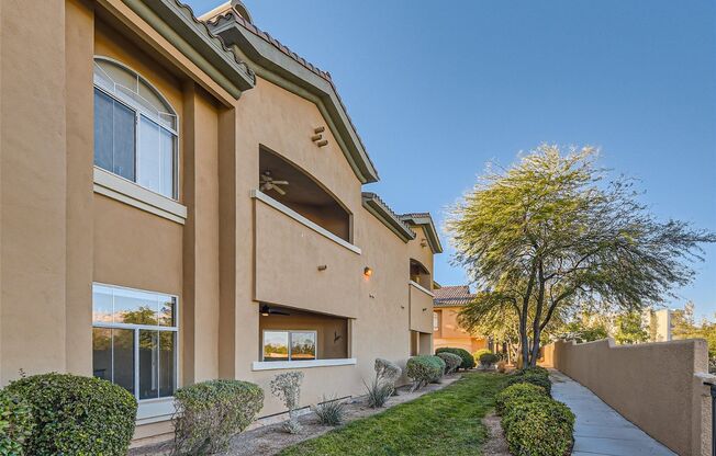 3 beds, 2 baths, $2,375, Unit Unit #103