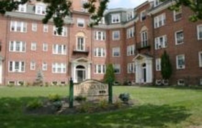 2 beds, 1 bath, 1,175 sqft, $1,800, Unit C2