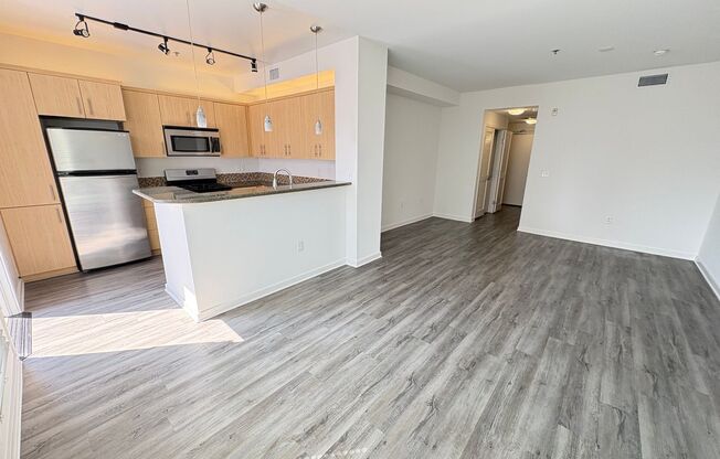 Studio, 1 bath, 638 sqft, $2,150, Unit 512