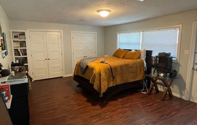 3 beds, 2 baths, $1,295