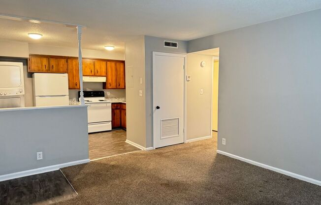 2 beds, 1 bath, 900 sqft, $825, Unit 5