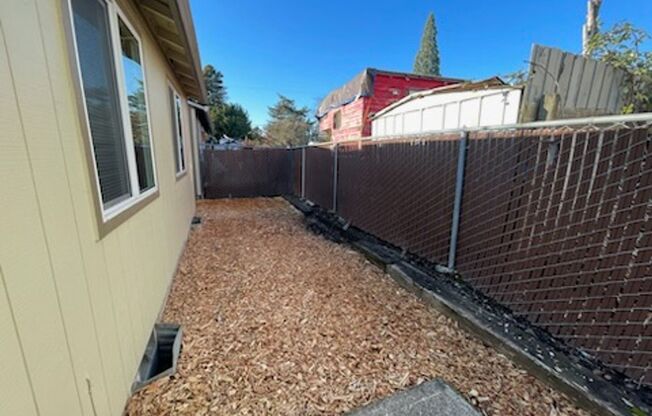 3 beds, 1 bath, $2,100