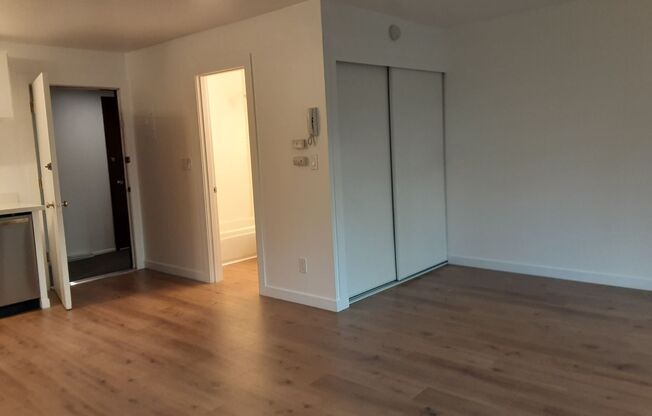 Studio, 1 bath, 349 sqft, $1,395, Unit 02