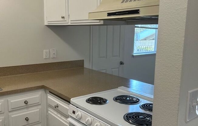2 beds, 1 bath, 740 sqft, $1,550, Unit 335-133