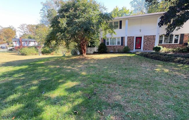 Gorgeous 4 Bed 2.5 Bath Single Family Home On Spacious Lot In Orange Hunt Estate West