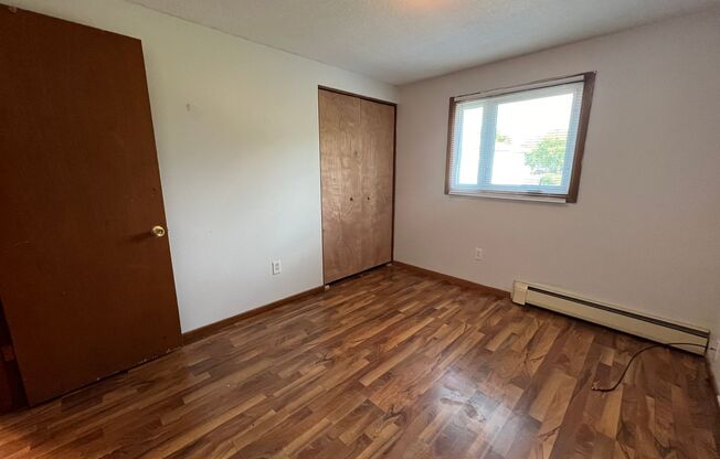 2 beds, 1 bath, $950, Unit A1335-04