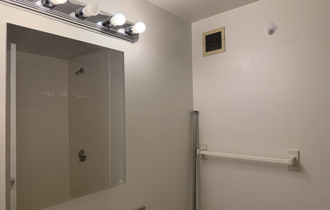 1 bed, 1 bath, 606 sqft, $1,950, Unit 416