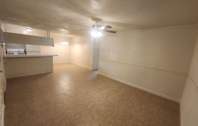 2 beds, 1 bath, 800 sqft, $875, Unit 16