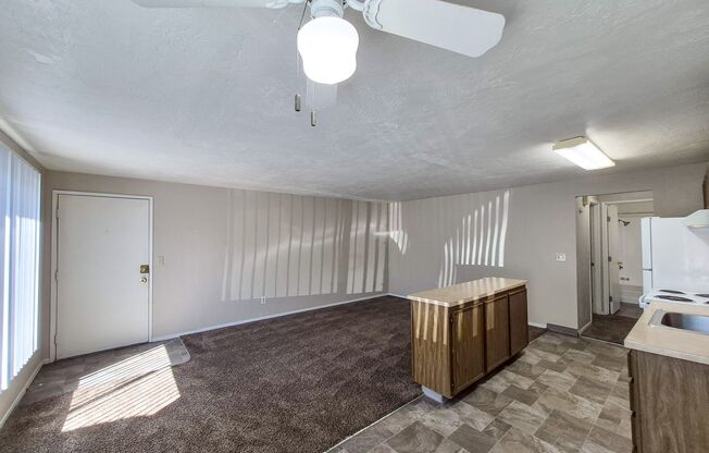1 bed, 1 bath, 640 sqft, $1,050, Unit 47