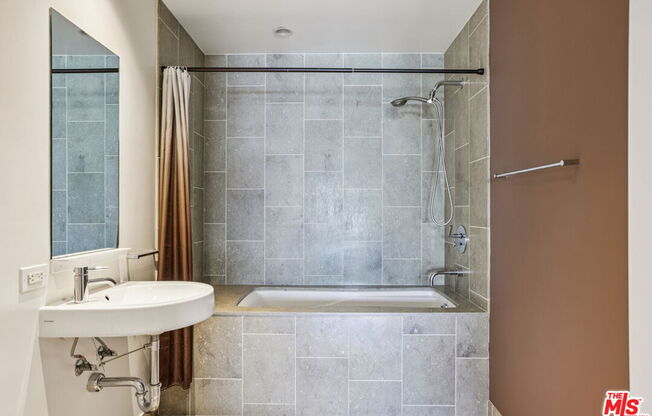 2 beds, 2.5 baths, 2,000 sqft, $7,995, Unit 5A