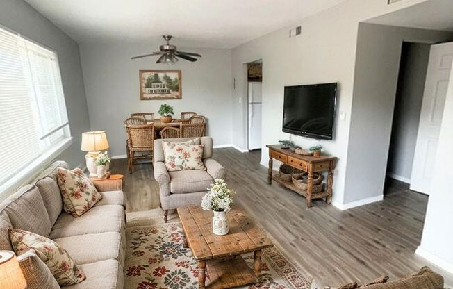 2 beds, 1 bath, 725 sqft, $1,345, Unit 425 E Fountain Pl. - Unit 304