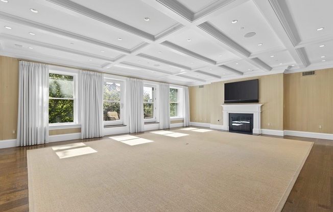 409 COMMONWEALTH AVE