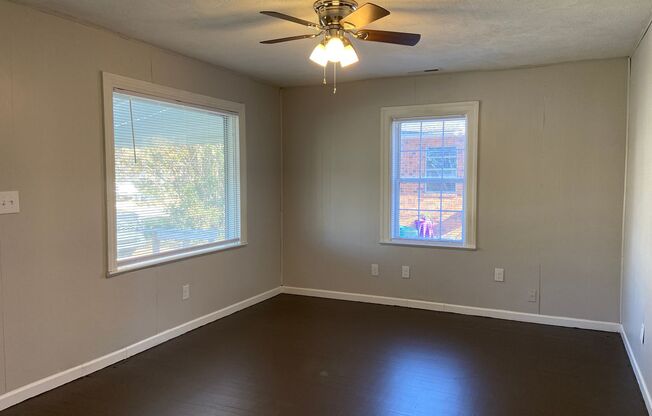 2 Bedroom, 1 Bathroom House in High Point!