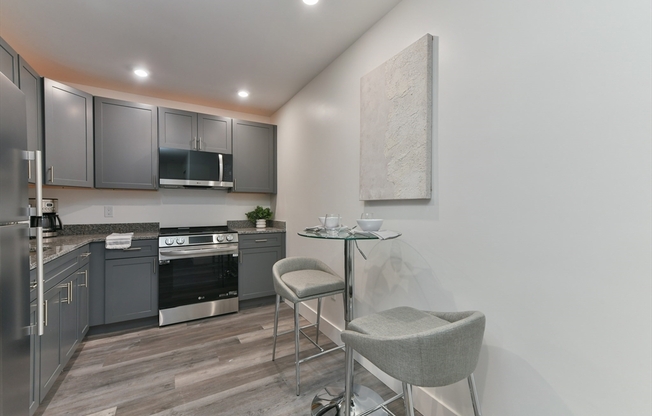 1 bed, 1 bath, $1,875, Unit 320