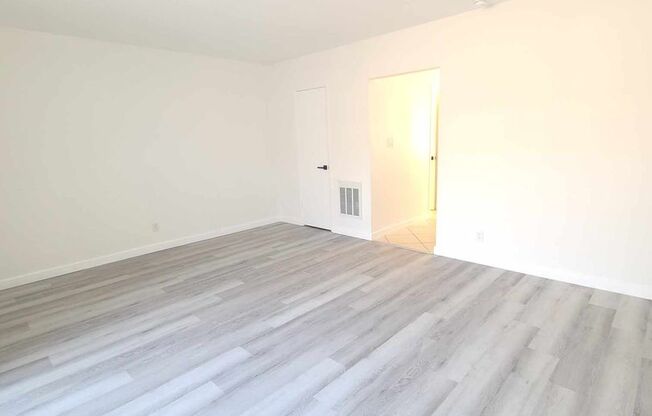 2 beds, 1.5 baths, 950 sqft, $2,800, Unit 4