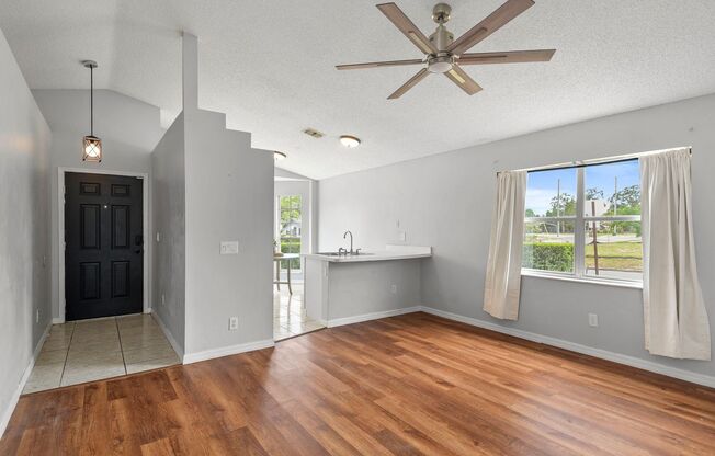 Winter Park 3 bedroom steps to shopping, dining.
