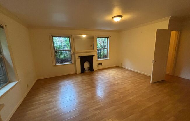 1 bed, 1 bath, 750 sqft, $1,675, Unit C