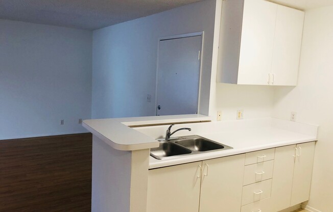 2 beds, 1 bath, 850 sqft, $3,950