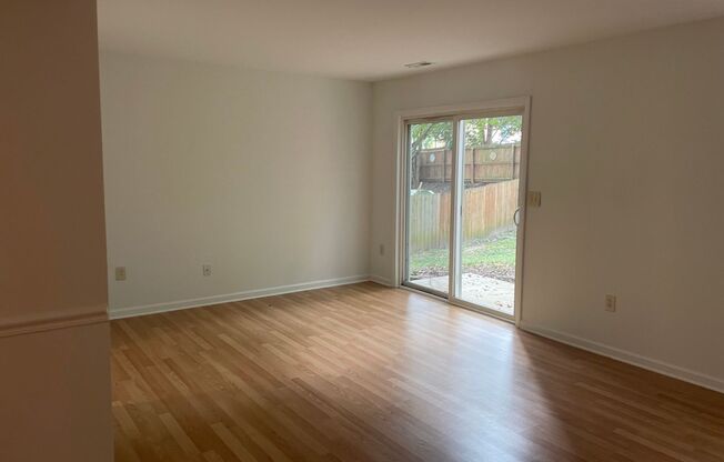 Broadneck Schools! End unit Townhome in Walnut Ridge! Easy access to Route 50!