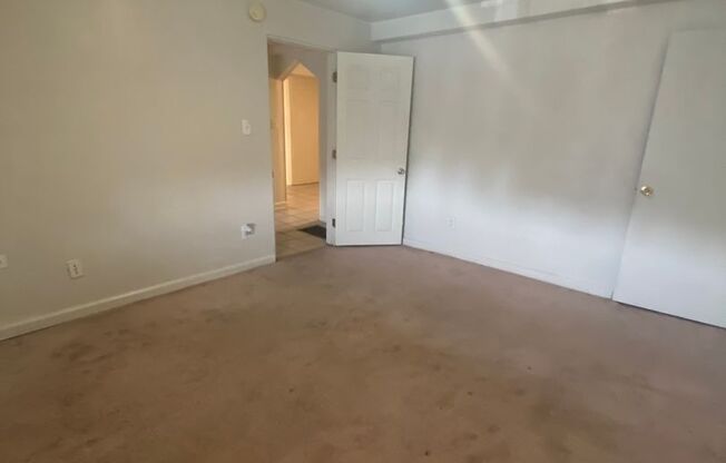 3 beds, 1 bath, $2,300, Unit #5