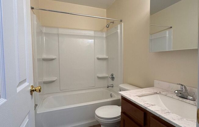 2 beds, 1 bath, $850, Unit 245 Churchill Rd. Apt. 9