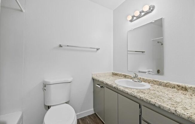 Studio, 1 bath, 475 sqft, $900, Unit 18
